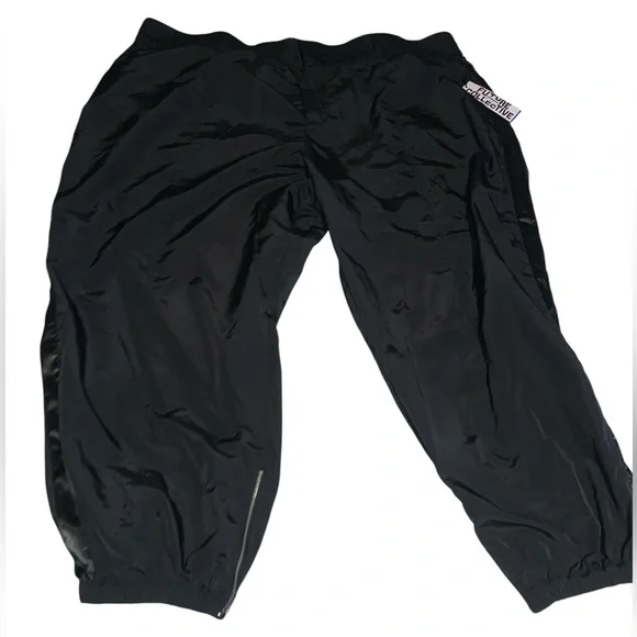 NWT Future Collective 4X elastic waist joggers with stylish design athletic wear - Picture 3 of 10